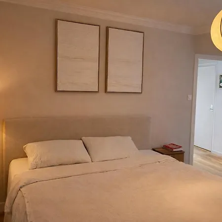 Modern Bright In Trendy De Pijp Amsterdam