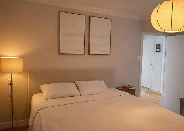 Modern Bright In Trendy De Pijp Amsterdam